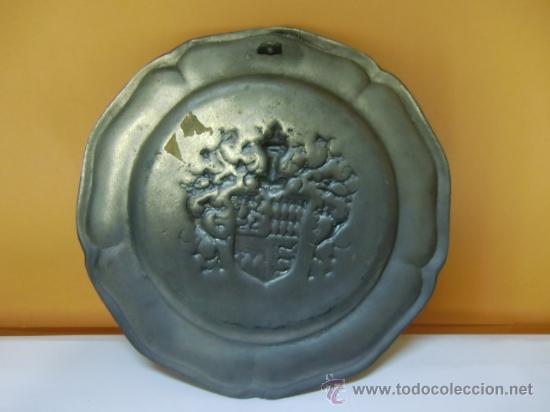 Antig&uuml;edades: Plato con escudo. De esta&ntilde;o - Foto 2