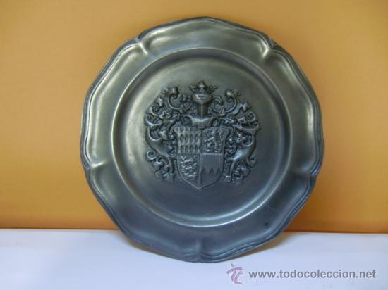Antig&uuml;edades: Plato con escudo. De esta&ntilde;o - Foto 1