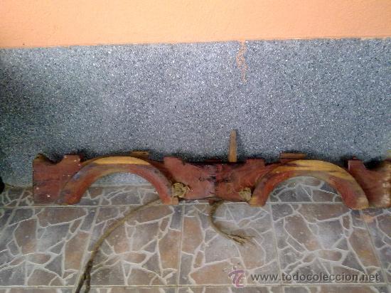 Antig&uuml;edades: antiguo yugo de buey. - Foto 1