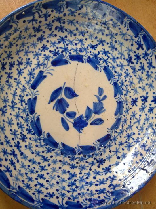 Antig&uuml;edades: antiquisimo plato de manises, con la&ntilde;as de epoca. - Foto 2