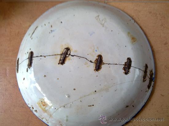 Antig&uuml;edades: antiquisimo plato de manises, con la&ntilde;as de epoca. - Foto 4