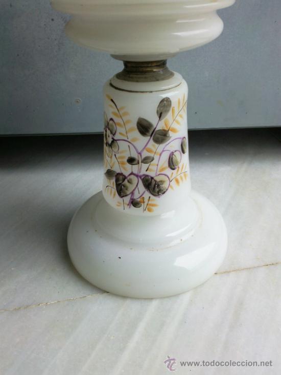 Antig&uuml;edades: Antiguo quinque de opalina blanca pintada a mano - Foto 15