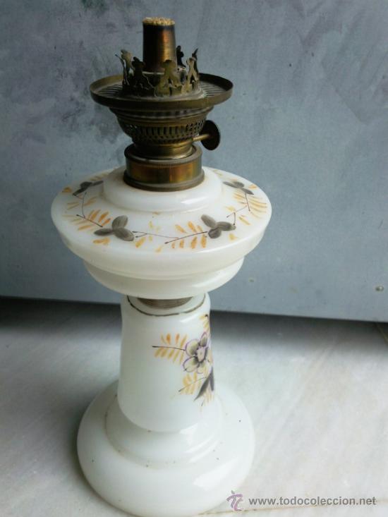 Antig&uuml;edades: Antiguo quinque de opalina blanca pintada a mano - Foto 11