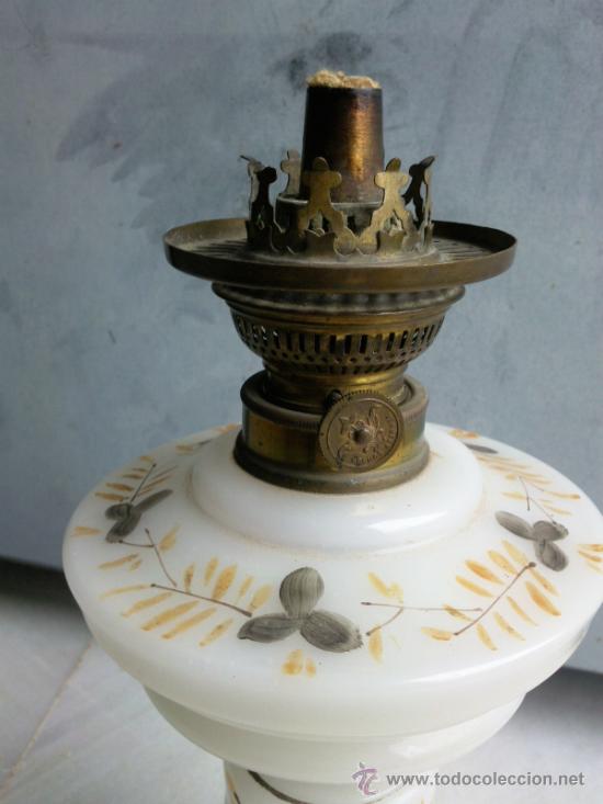 Antig&uuml;edades: Antiguo quinque de opalina blanca pintada a mano - Foto 7