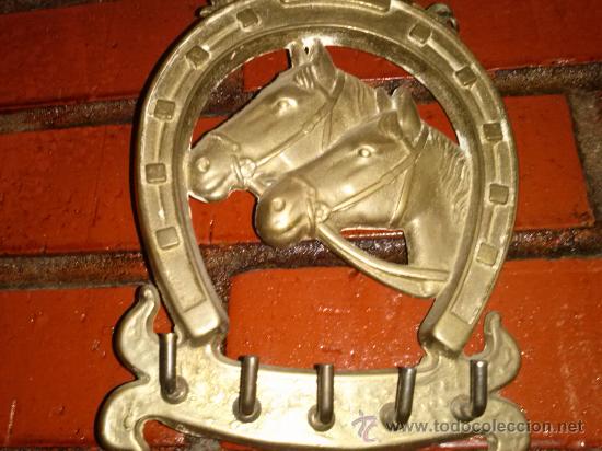 Antigüedades: Cuelgallaves herradura y pareja de caballos. Medidas:14 cms.alto sin cadena;11 cms. ancho - Foto 2 - 34012271