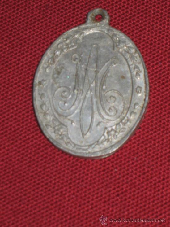 Antig&uuml;edades: MEDALLA DE ALUMINIO DE LA VIRGEN DE LOS REYES DE SEVILLA - Foto 2