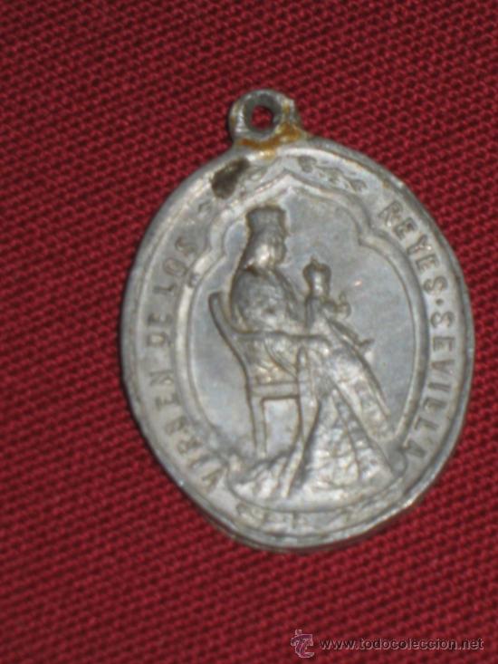 Antig&uuml;edades: MEDALLA DE ALUMINIO DE LA VIRGEN DE LOS REYES DE SEVILLA - Foto 1