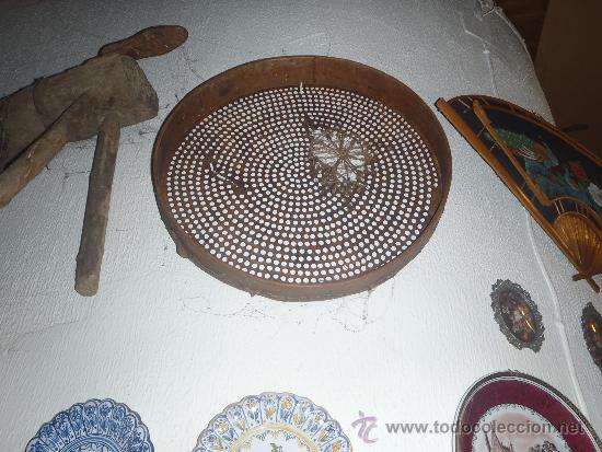 Antig&uuml;edades: ZARANDA DE GARBANZOS DE PIEL - Foto 1