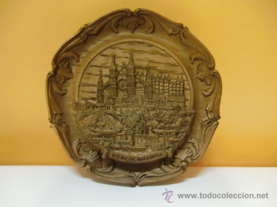 Antig&uuml;edades: Mallorca. Plato de pasta, representa la Catedral , en relieve - Foto 1