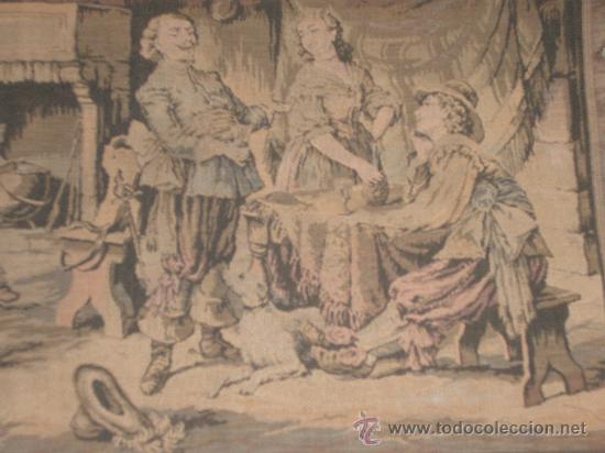 Antig&uuml;edades: ANTIGUO TAPIZ CON ESCENA DE MOSQUETEROS - Foto 4
