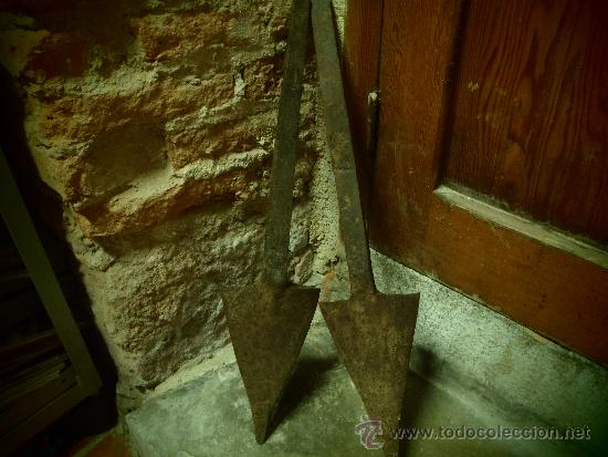 Antig&uuml;edades: 2  REJAS DE ARADO ROMANO - Foto 1