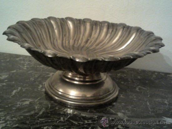 Antig&uuml;edades: Bonito centro de mesa en metal plateado - Foto 2