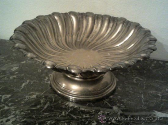Antig&uuml;edades: Bonito centro de mesa en metal plateado - Foto 3