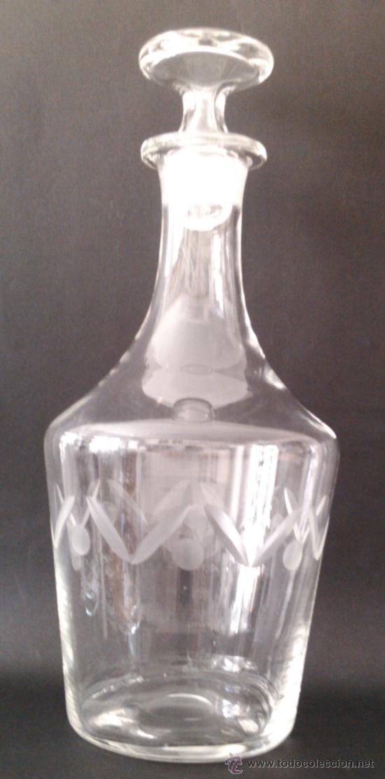 Antigüedades: Antiguo y hermoso juego de vasos y botella de vidrio tallado - Foto 9 - 34268677
