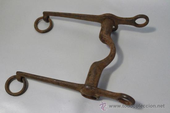 Antig&uuml;edades: Antiguo bocado de caballo - Foto 1