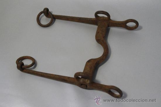 Antig&uuml;edades: Antiguo bocado de caballo - Foto 2