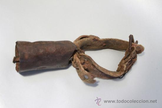 Antig&uuml;edades: Peque&ntilde;o cencerro de lat&oacute;n - Foto 3