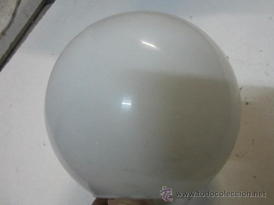 Antig&uuml;edades: Globo de cristal opaco - Foto 1