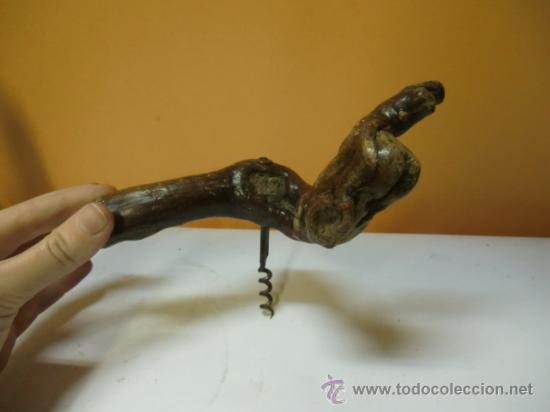 Antig&uuml;edades: Abridor de botellas, forma de raiz - Foto 1