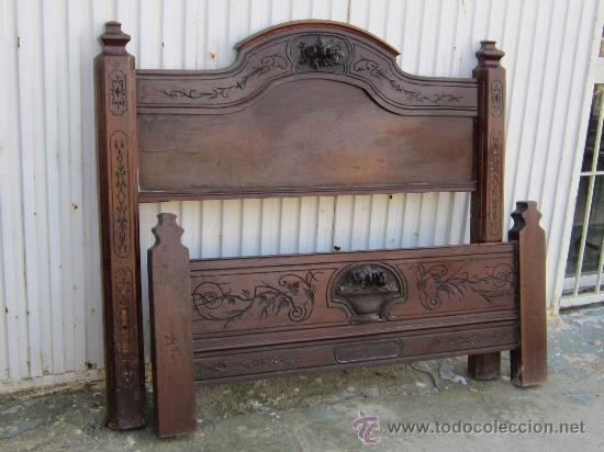 Antig&uuml;edades: CAMA EN MADERA TALLADA - Foto 1