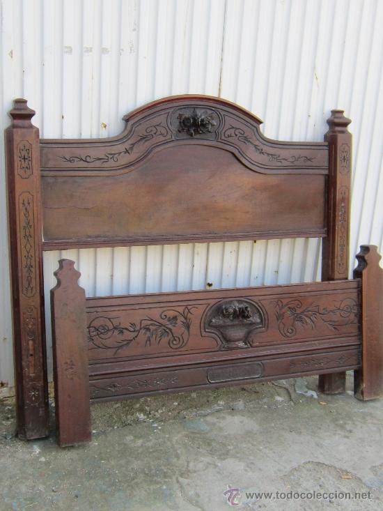 Antig&uuml;edades: CAMA EN MADERA TALLADA - Foto 2