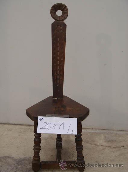 Antig&uuml;edades: Silla de madera estilo castellano. - Foto 3