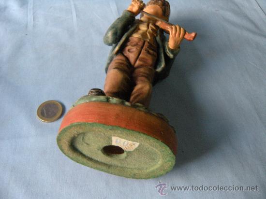 Antig&uuml;edades: FIGURA DE HOMBRE TOCANDO EL VIOLIN - Foto 2