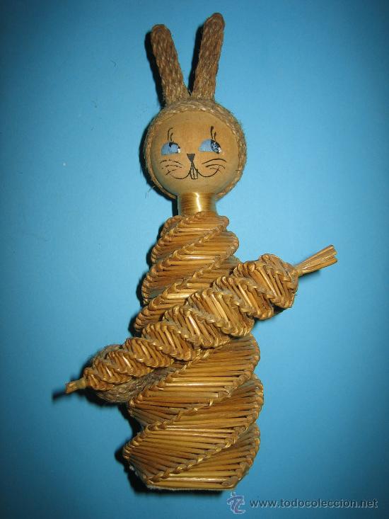 Antig&uuml;edades: CURIOSA FIGURA DE MIMBRE E HILO DE CUERDA - Foto 1