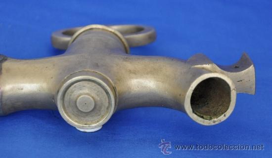 Antig&uuml;edades: Grifo de metal grande. - Foto 3