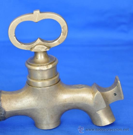Antig&uuml;edades: Grifo de metal grande. - Foto 2