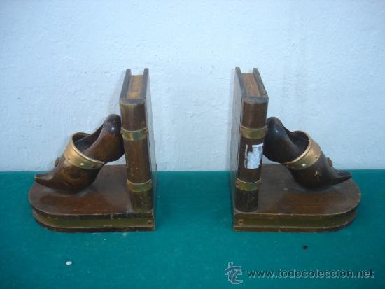 Antig&uuml;edades: 2 sujetas libros de madera - Foto 1