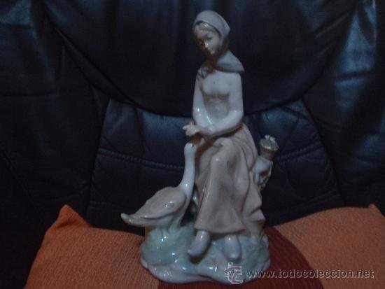 Antig&uuml;edades: FIGURA DE PORCELANA 30 CM - Foto 1
