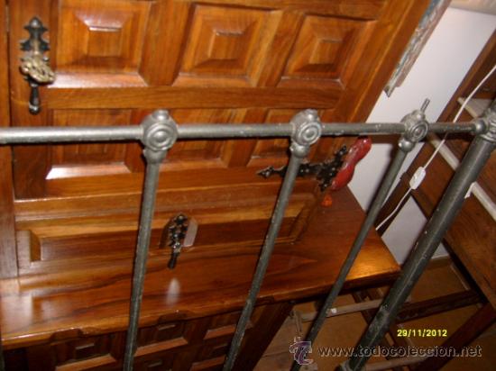 Antig&uuml;edades: cabecero cama de hierro - Foto 3