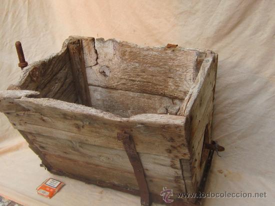Antig&uuml;edades: cangilon de noria antiguo de madera con sus ejes - Foto 1