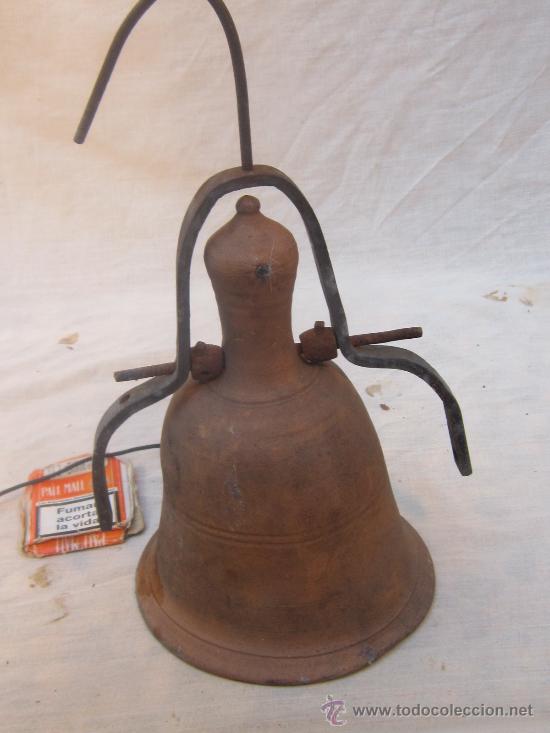 Antig&uuml;edades: CAMPANA ANTIGUA DE ARCILLA - Foto 1