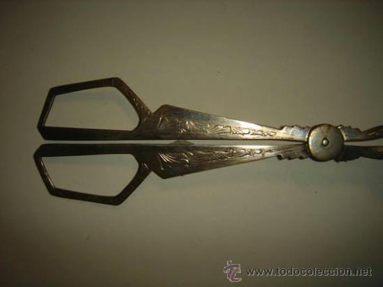 Antig&uuml;edades: Pinzas para servir de alpaca, 22cm de largo. - Foto 2
