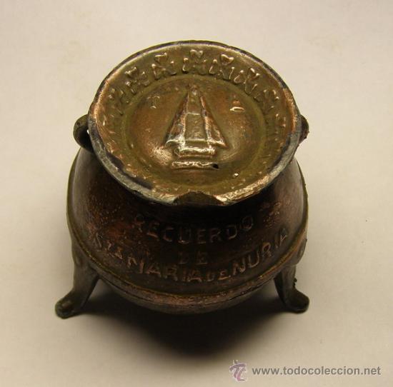Antig&uuml;edades: Antiguo tintero con forma de caldero, N&ordm; S&ordf; de Nuria. - Foto 1