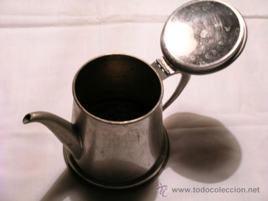 Antig&uuml;edades: Antigua Cafetera de alpaca -- Circa 1950 - Foto 2