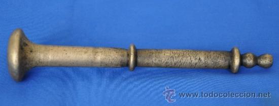 Antig&uuml;edades: Antiguo almirez de bronce con su brazo/maza. - Foto 4