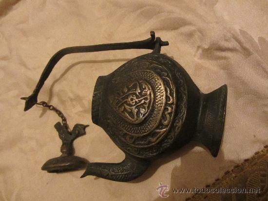 Antig&uuml;edades: esenciero  realizado en bronce repujado. - Foto 3