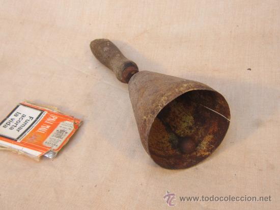 Antig&uuml;edades: CAMPANA DE MANO ANTIGUA - Foto 1