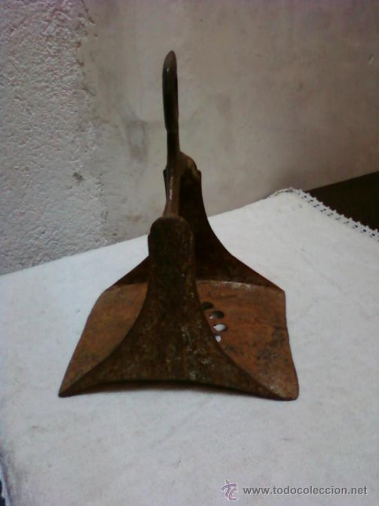 Antig&uuml;edades: ESTRIBO - Foto 2