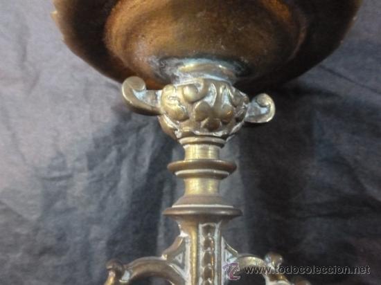 Antig&uuml;edades: candelero candelabro de bronce - Foto 2