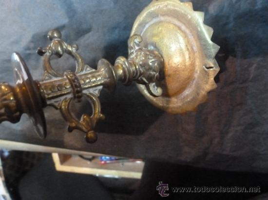 Antig&uuml;edades: candelero candelabro de bronce - Foto 4