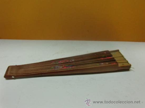 Antig&uuml;edades: Abanico de madera, pintados rosas. - Foto 4