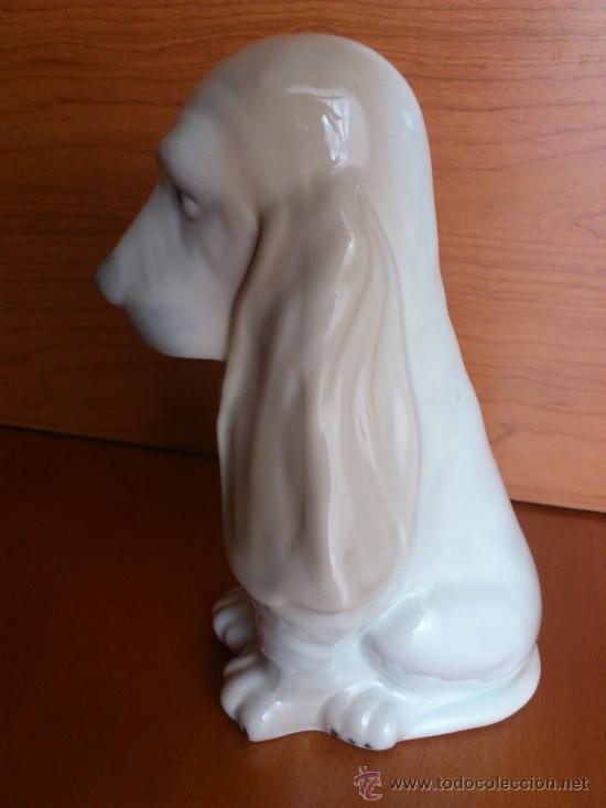 Antig&uuml;edades: Perro de porcelana sellada en la base - Foto 4