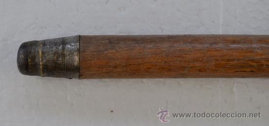 Antig&uuml;edades: BASTON DE MADERA CON PUNTA DE &iquest;ORO? - Foto 2