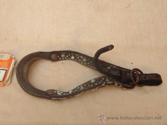 Antig&uuml;edades: COLLARON CON TACHUELAS - Foto 1