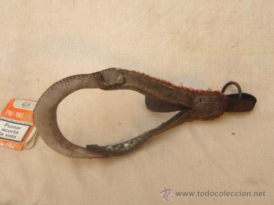 Antig&uuml;edades: COLLARON CON TACHUELAS - Foto 2