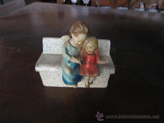 Antig&uuml;edades: caja joyero con figuras - Foto 1